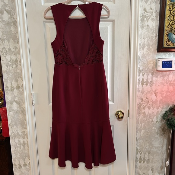 Aakaa Burgundy Sleeveless Dresss with Ruffle Sz L - Picture 2 of 2